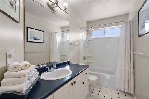 10347 Bowerbank Rd, Sidney, BC 