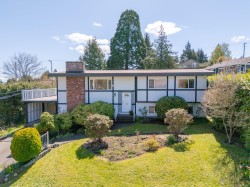 2419 Barbara Pl Central Saanich, BC V8Z 5T6