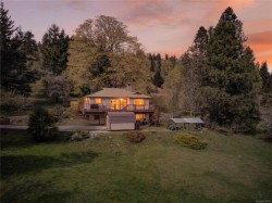 456 Dukes Rd Salt Spring, BC V8K 2B6