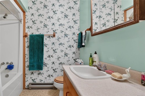 456 Dukes Rd, Salt Spring, BC 