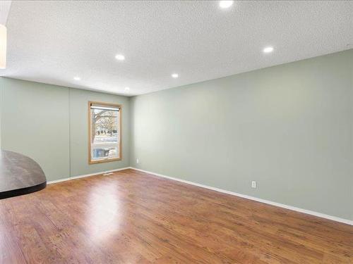 40 East Lake Dr, Winnipeg, MB 