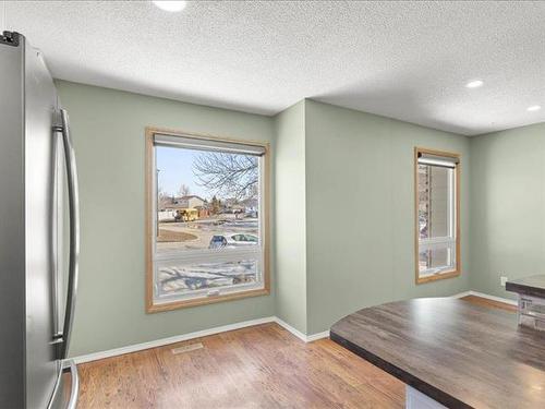 40 East Lake Dr, Winnipeg, MB 