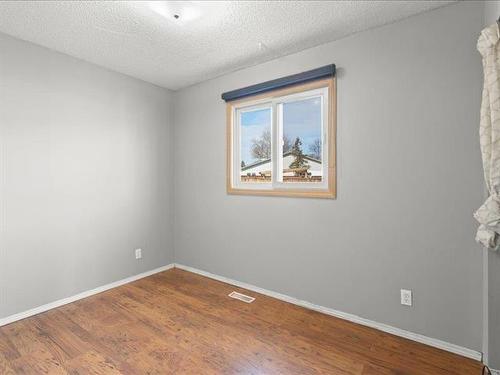 40 East Lake Dr, Winnipeg, MB 