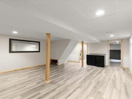 40 East Lake Dr, Winnipeg, MB 