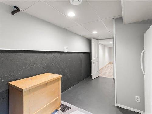 40 East Lake Dr, Winnipeg, MB 