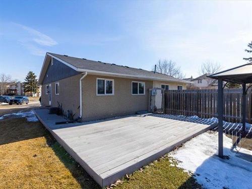 40 East Lake Dr, Winnipeg, MB 