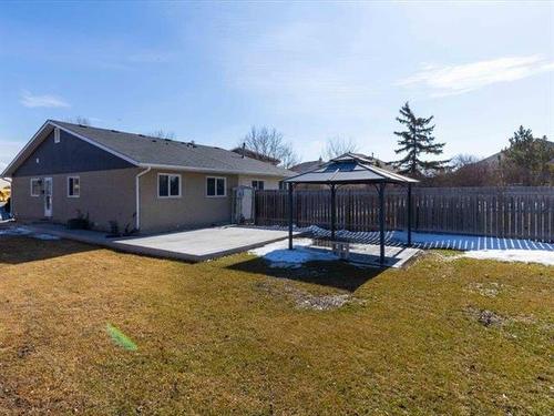40 East Lake Dr, Winnipeg, MB 