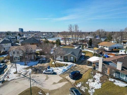 40 East Lake Dr, Winnipeg, MB 