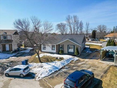 40 East Lake Dr, Winnipeg, MB 