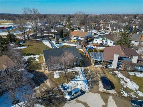 40 East Lake Dr, Winnipeg, MB 