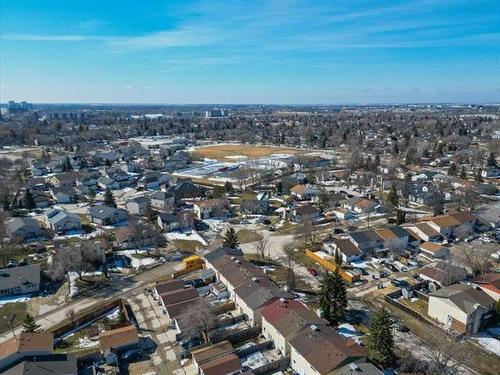 40 East Lake Dr, Winnipeg, MB 