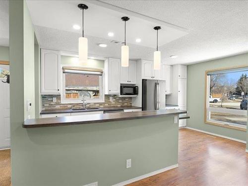 40 East Lake Dr, Winnipeg, MB 