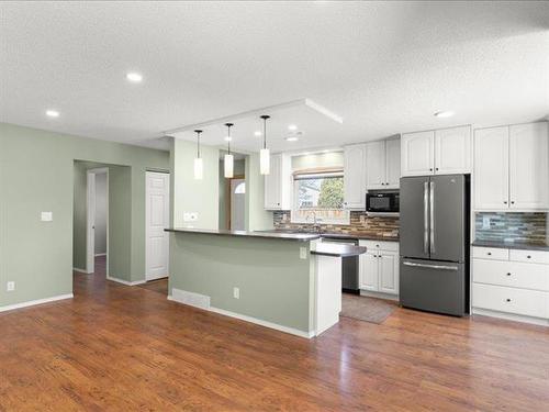 40 East Lake Dr, Winnipeg, MB 