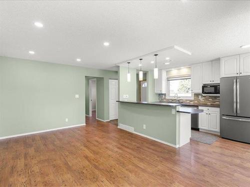 40 East Lake Dr, Winnipeg, MB 