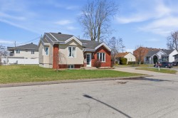 2 Rue des Jacinthes  Salaberry-De-Valleyfield, QC J6S 6V2