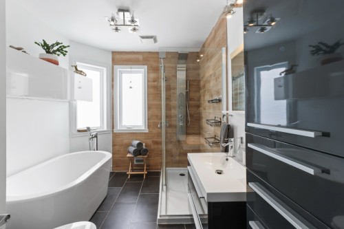 Salle de bains - 2 Rue Des Jacinthes, Salaberry-De-Valleyfield, QC - Indoor Photo Showing Bathroom