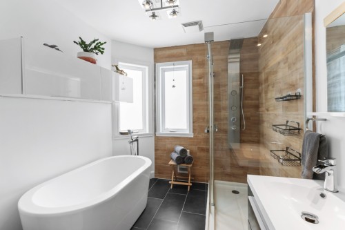 Salle de bains - 2 Rue Des Jacinthes, Salaberry-De-Valleyfield, QC - Indoor Photo Showing Bathroom