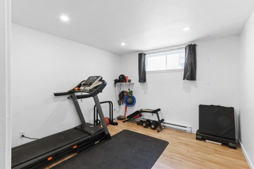 Chambre à coucher - 2 Rue Des Jacinthes, Salaberry-De-Valleyfield, QC - Indoor Photo Showing Gym Room
