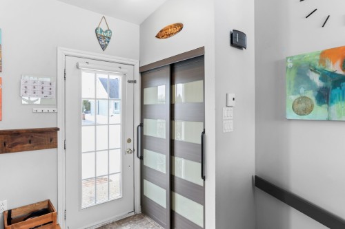 Hall d'entrée/Vestibule - 2 Rue Des Jacinthes, Salaberry-De-Valleyfield, QC - Indoor Photo Showing Other Room