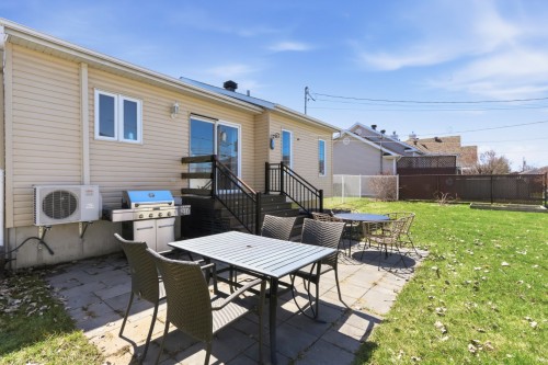 Cour - 2 Rue Des Jacinthes, Salaberry-De-Valleyfield, QC - Outdoor With Deck Patio Veranda With Exterior