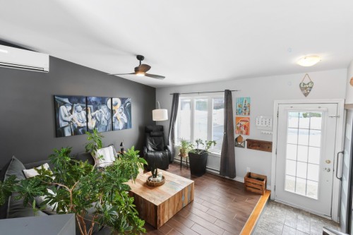 Salon - 2 Rue Des Jacinthes, Salaberry-De-Valleyfield, QC - Indoor Photo Showing Other Room