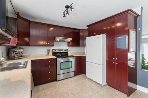 Cuisine - 2 Rue Des Jacinthes, Salaberry-De-Valleyfield, QC - Indoor Photo Showing Kitchen With Double Sink