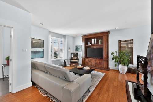 Living Room - 10805 Rue André-Mathieu, Mirabel, QC - Indoor Photo Showing Living Room
