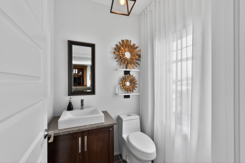 Powder room - 10805 Rue André-Mathieu, Mirabel, QC - Indoor Photo Showing Bathroom