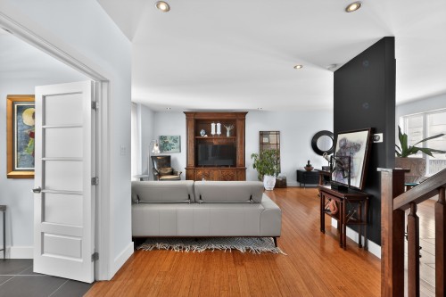 Living Room - 10805 Rue André-Mathieu, Mirabel, QC - Indoor Photo Showing Living Room