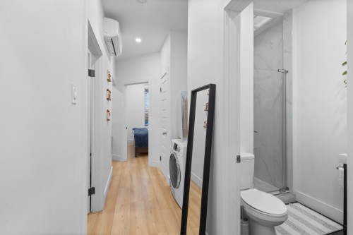 Corridor - 1102 Rue St-Germain, Montréal (Saint-Laurent), QC - Indoor Photo Showing Bathroom