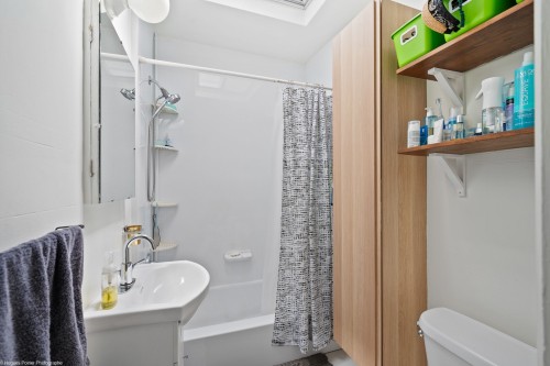 Bathroom - 6525 10E Avenue, Montréal (Rosemont/La Petite-Patrie), QC - Indoor Photo Showing Bathroom