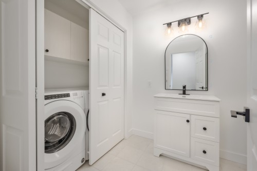 Salle de bains - 231 Rue De Barcelone, Dollard-Des-Ormeaux, QC - Indoor Photo Showing Laundry Room