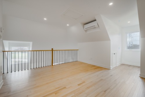 Mezzanine - 231 Rue De Barcelone, Dollard-Des-Ormeaux, QC - Indoor Photo Showing Other Room