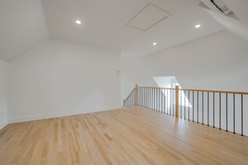 Mezzanine - 231 Rue De Barcelone, Dollard-Des-Ormeaux, QC - Indoor Photo Showing Other Room