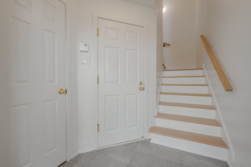 Hall d'entrée/Vestibule - 231 Rue De Barcelone, Dollard-Des-Ormeaux, QC - Indoor Photo Showing Other Room