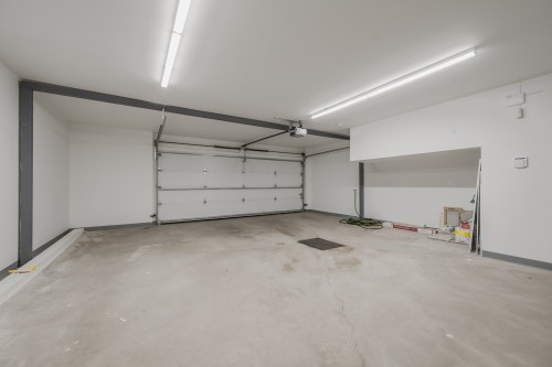 Garage - 231 Rue De Barcelone, Dollard-Des-Ormeaux, QC - Indoor Photo Showing Garage