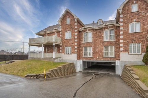 Extérieur - 231 Rue De Barcelone, Dollard-Des-Ormeaux, QC - Outdoor With Balcony