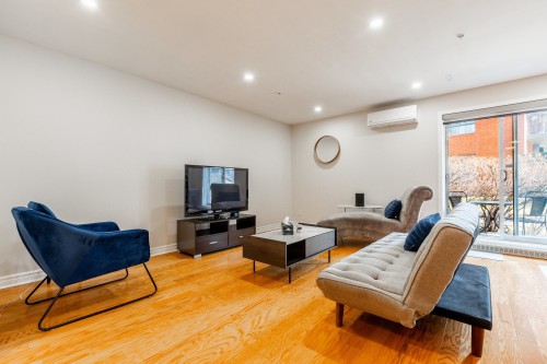 Living Room - 105-1465 Boul. Le Corbusier, Laval (Laval-Des-Rapides), QC - Indoor