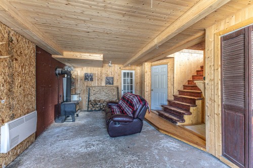 Salle familiale - 4720 Ch. Brassard, Saint-Zénon, QC - Indoor Photo Showing Other Room