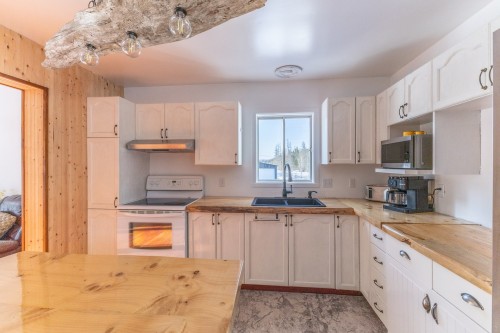 Cuisine - 4720 Ch. Brassard, Saint-Zénon, QC - Indoor Photo Showing Kitchen With Double Sink