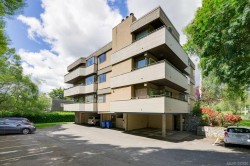 402-3274 Glasgow Ave Saanich, BC V8X 1M2