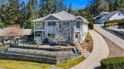 6265 Crestwood Dr Duncan, BC V9L 6Z1