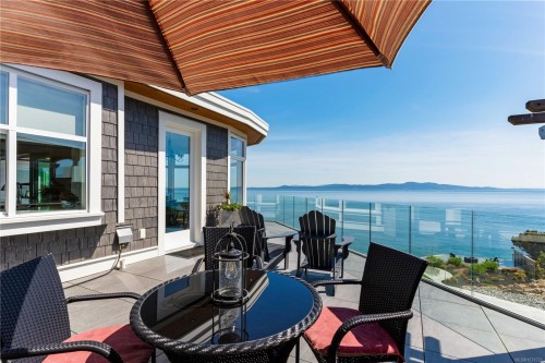 4585 Leyns Rd, Saanich, BC 
