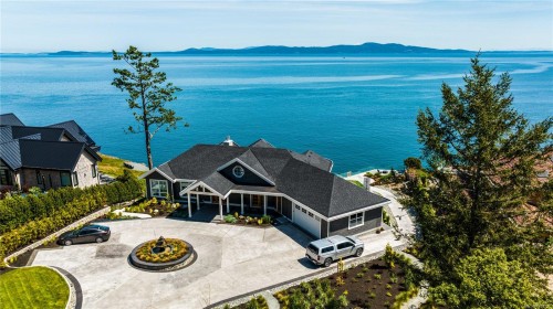 4585 Leyns Rd, Saanich, BC 