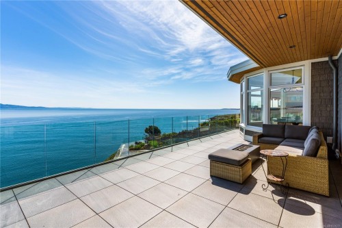 4585 Leyns Rd, Saanich, BC 