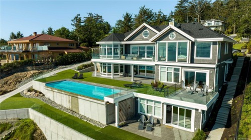 4585 Leyns Rd, Saanich, BC 