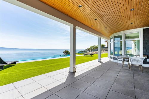 4585 Leyns Rd, Saanich, BC 