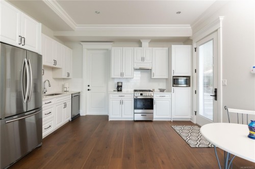 4585 Leyns Rd, Saanich, BC 