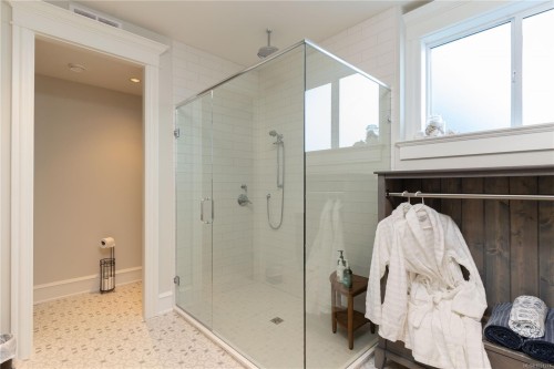 4585 Leyns Rd, Saanich, BC 