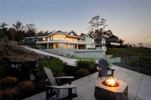 4585 Leyns Rd, Saanich, BC 